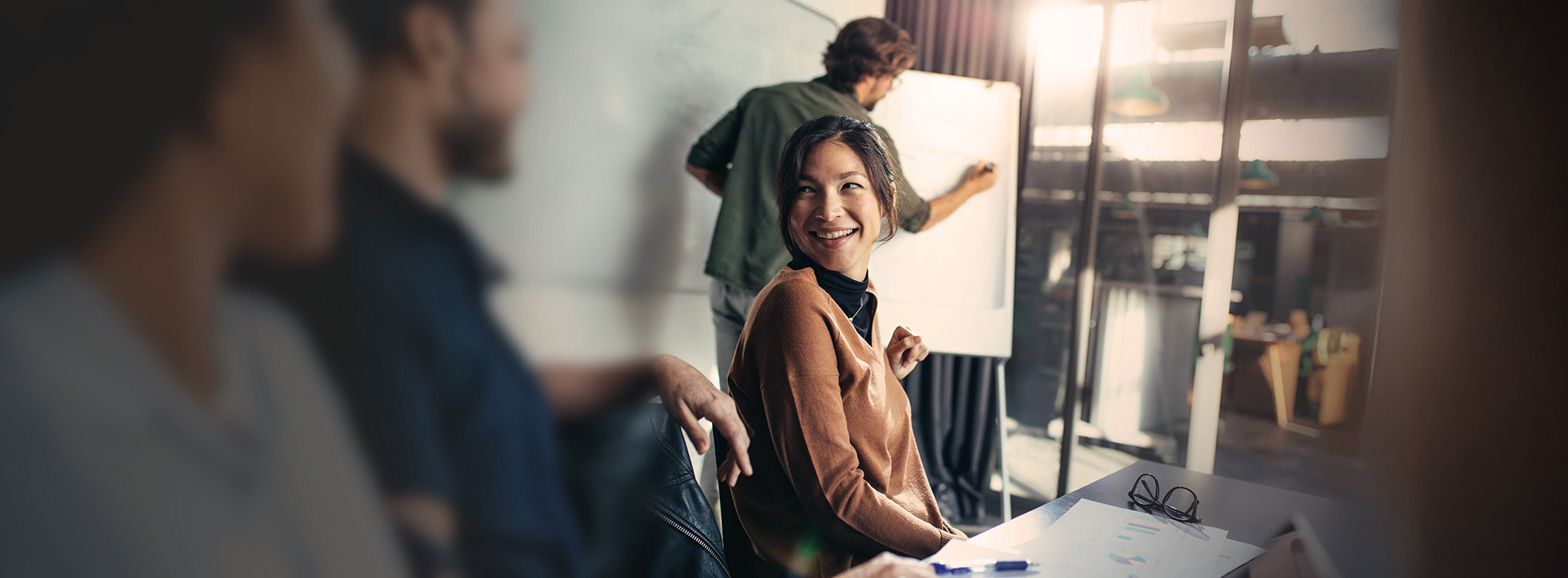 Content-Strategie und SEO-Optimierung – Team arbeitet an datengetriebener Sichtbarkeit