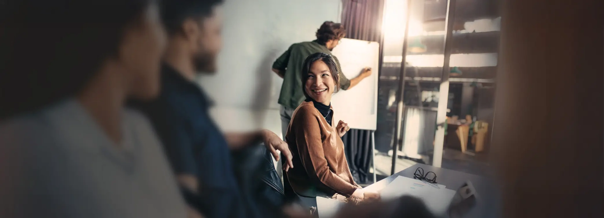 Content-Strategie und SEO-Optimierung – Team arbeitet an datengetriebener Sichtbarkeit