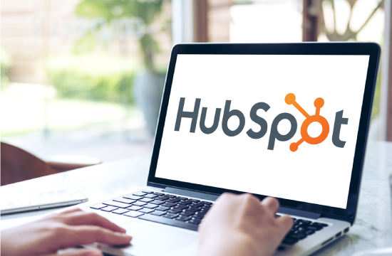 Hubspot_MockUp © AdobeStock_157818956